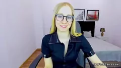 play Țâțele mici ale blondei europene ale gagicii expuse pe webcam