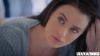 play Antonia tiene relaciones sexuales con alex después de que alguien la fortalece