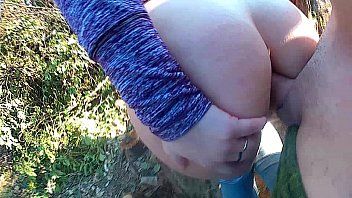 play In time, the blowjob slaps her face and cums