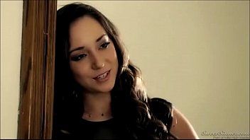 play Vero xxx con sorella sexy che fa pompino al fratello xnxx