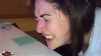 play Elle pensait qu'il était son petit ami, mais quand elle a vu qu'un nègre lui tirait dessus, elle a eu peur