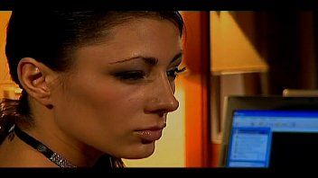 play Um ihr einen Unfall mit seinem Auto zu verzeihen, muss er sitzen und sie in Herdenfotzen Sofia Cucci ficken