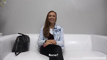 play Scufita rosie futai xxx xxx se duce la casting