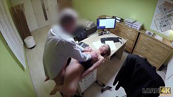 play Sex pe birou cu o fata sexy si un barbat pe care abia il cunoaste
