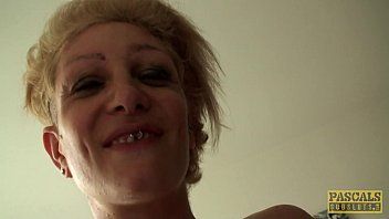 play Tätowierte Blondine brutal in den Arsch und die Muschi gefickt