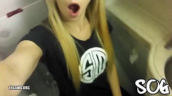 play Amateur woman masturbates on the plane