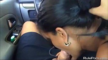 play Sofer de camioneta ia la ocazie o eleva si o abuzeaza