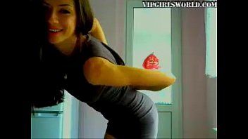 play Amateur Spaans meisje met een penisstemming masturbeert voor videochat