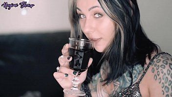 É fácil e precisa de base para conseguir um boquete depois de um copo de hard porn