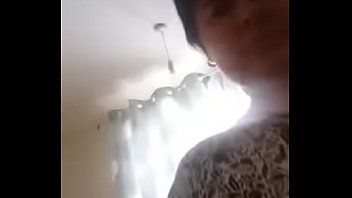 play La puta francesa se mira el coño y se lo frota bien