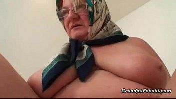 play Film porno con la buona vecchia suocera del pene che succhia il cazzo all'inferno