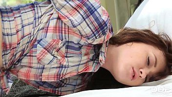 play في سن المراهقة كس راض عن الديك