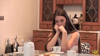 play Sinnliche russische Amateure mit einem, der sofort auf seinen Penis springt, wenn er sie sieht