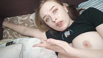 play Xxx avec une jeune femme aux yeux bleus qui sait comment me foutre en l'air