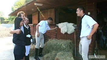 play Drie naakte mannen neuken een ebbenhouten pornoneuk met boeren neuken vrouwen in de ventilator