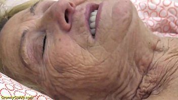 play Granny with shriveled pussy makes a free xxx video