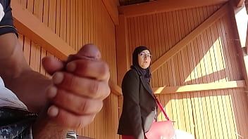 play Araboaica is scared by this big penis before he puts it in her pussy