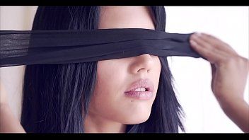 play Blindfolded lesbians lick each other in women