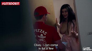 play Pizza man fucked by brunette slut