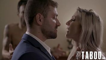 play A garota realiza todos os seus prazeres sexuais, não importa o quão difícil seja para ele realizá-los