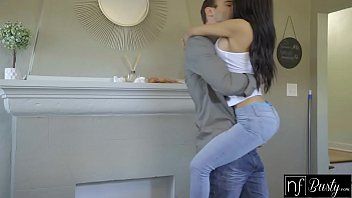 Xxx con saltos de sexo morena en la polla del amante xxx