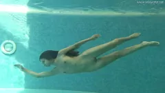 play La star du porno maigre Stefanie Moon avec un petit corps et un cul parfait