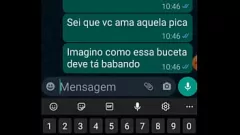 play Talking sucio: la morena curvilínea se burla de su gran culo por el placer de la amiga